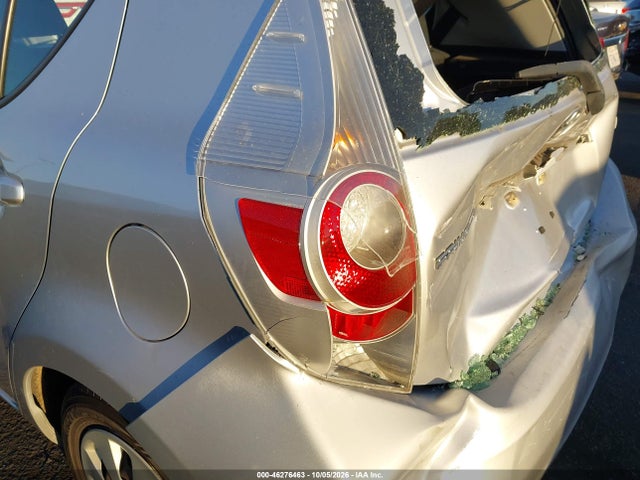 46276463 :رقم المزاد ، JTDKDTB36D1040038 vin ، 2013 Toyota Prius C Two مزاد بيع