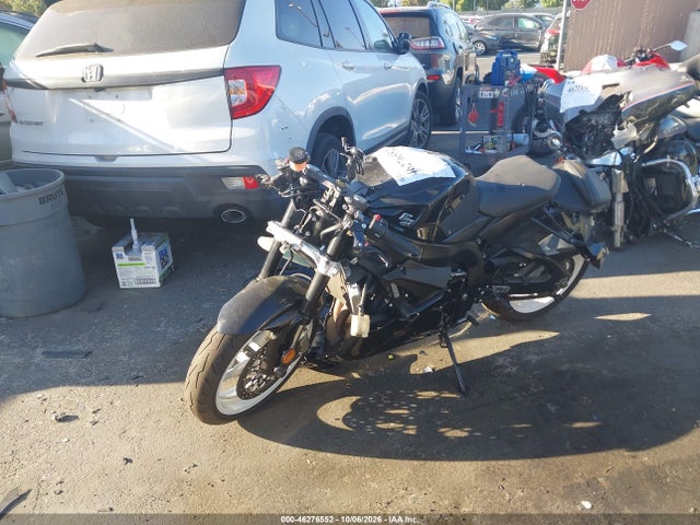 Suzuki GSX-R600 2019 JS1GN7FA1K7100671 Image 2