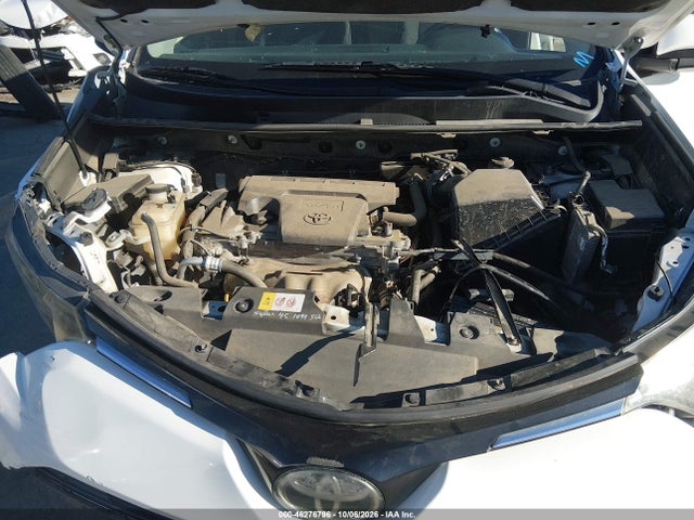 JTMWFREVXJJ732049 Toyota Rav4 Xle