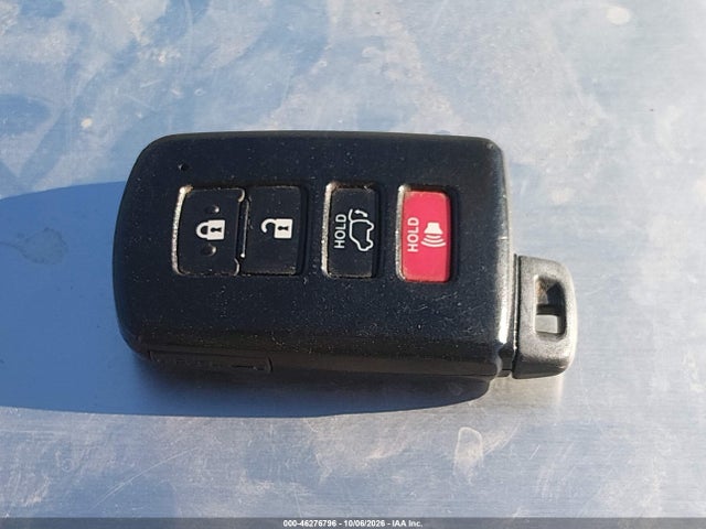 JTMWFREVXJJ732049 Toyota Rav4 Xle