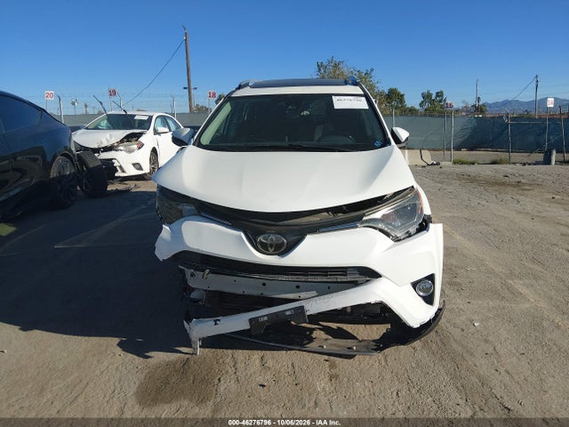 JTMWFREVXJJ732049 Toyota Rav4 Xle