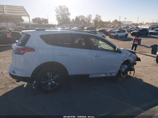 JTMWFREVXJJ732049 Toyota Rav4 Xle