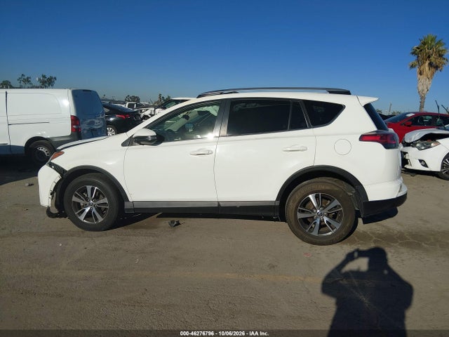 JTMWFREVXJJ732049 Toyota Rav4 Xle