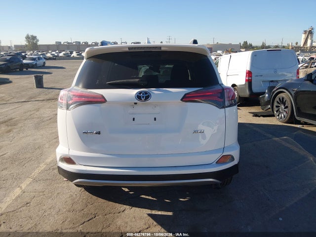 JTMWFREVXJJ732049 Toyota Rav4 Xle