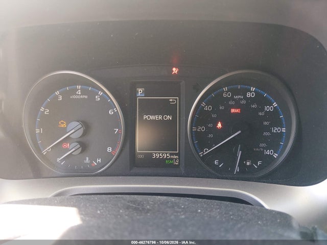 JTMWFREVXJJ732049 Toyota Rav4 Xle