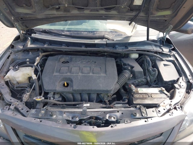 46276856 :رقم المزاد ، 2T1BU4EE8DC057325 vin ، 2013 Toyota Corolla Le مزاد بيع