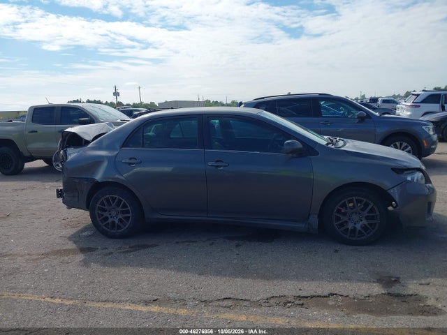 46276856 :رقم المزاد ، 2T1BU4EE8DC057325 vin ، 2013 Toyota Corolla Le مزاد بيع