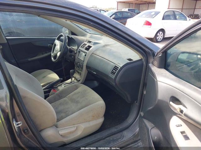46276856 :رقم المزاد ، 2T1BU4EE8DC057325 vin ، 2013 Toyota Corolla Le مزاد بيع