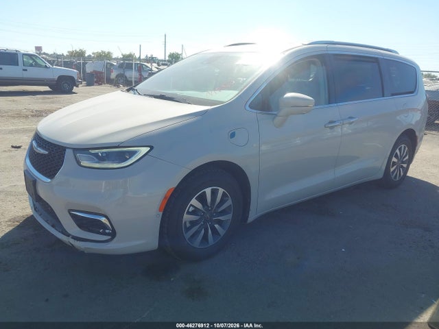 Chrysler Pacifica Hybrid Touring L 2021 2C4RC1L73MR590087 Image 2