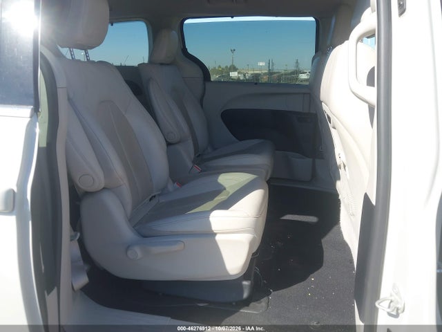 Chrysler Pacifica Hybrid Touring L 2021 2C4RC1L73MR590087 Image 8