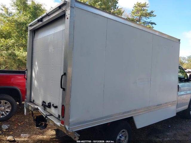 46277700 :رقم المزاد ، 1HA0GSF76SN001800 vin ، 2025 Chevrolet Express Cutaway Work Van مزاد بيع