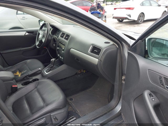 2013 Volkswagen Jetta 2.5l Se მანქანა იყიდება აუქციონზე, vin: 3VWDX7AJ1DM385436, აუქციონის ნომერი: 46277846