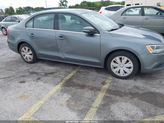 2013 Volkswagen Jetta 2.5l Se მანქანა იყიდება აუქციონზე, vin: 3VWDX7AJ1DM385436, აუქციონის ნომერი: 46277846