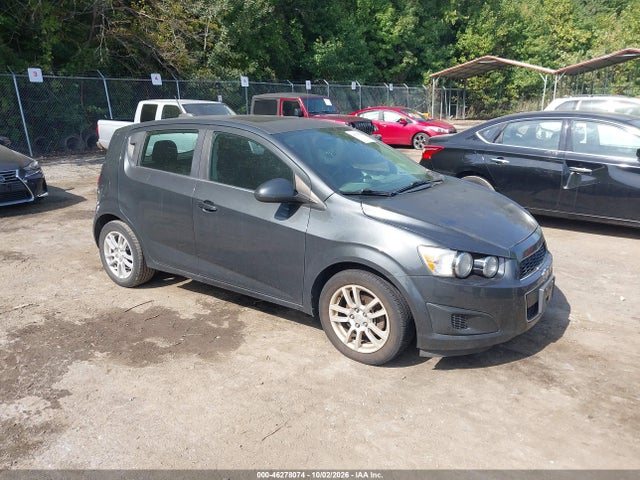 46278074 :رقم المزاد ، 1G1JC6SBXF4169286 vin ، 2015 Chevrolet Sonic Lt Auto مزاد بيع