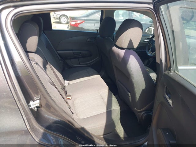 46278074 :رقم المزاد ، 1G1JC6SBXF4169286 vin ، 2015 Chevrolet Sonic Lt Auto مزاد بيع