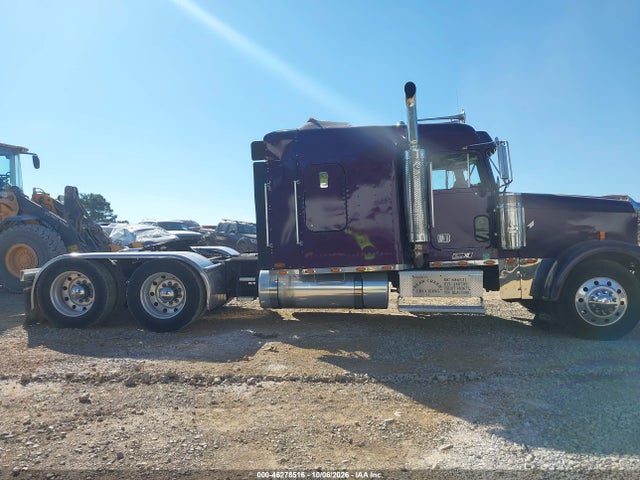 1999 Freightliner Conventional Fld120 მანქანა იყიდება აუქციონზე, vin: 1FUPCXZB3XLA15390, აუქციონის ნომერი: 46278516