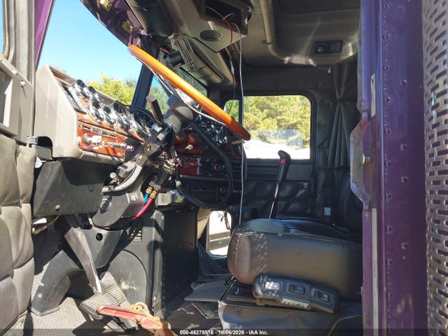 1999 Freightliner Conventional Fld120 მანქანა იყიდება აუქციონზე, vin: 1FUPCXZB3XLA15390, აუქციონის ნომერი: 46278516