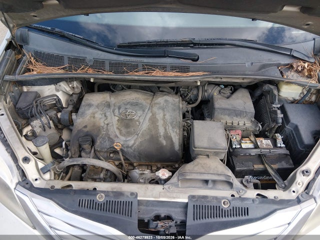 46279923 :رقم المزاد ، 5TDYZ3DC8HS834945 vin ، 2017 Toyota Sienna Limited Premium 7 Passenger مزاد بيع