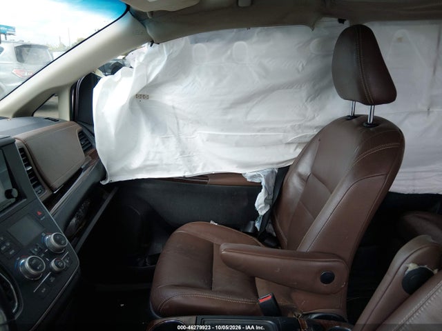 46279923 :رقم المزاد ، 5TDYZ3DC8HS834945 vin ، 2017 Toyota Sienna Limited Premium 7 Passenger مزاد بيع