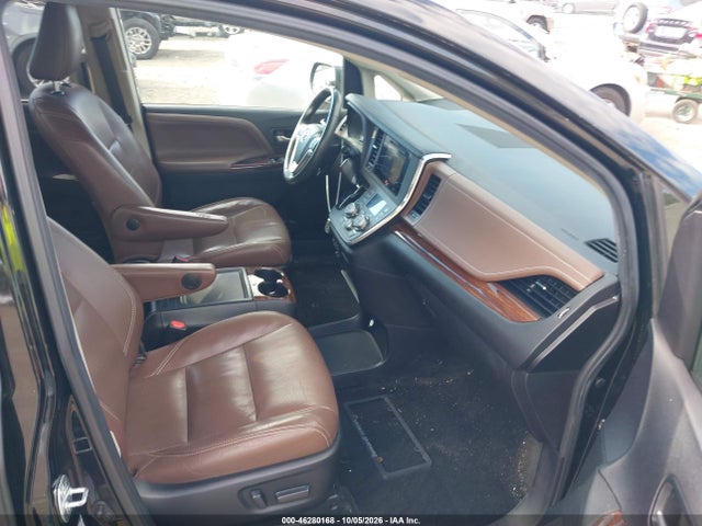 46280168 :رقم المزاد ، 5TDDK3DCXFS122579 vin ، 2015 Toyota Sienna Limited 7 Passenger مزاد بيع