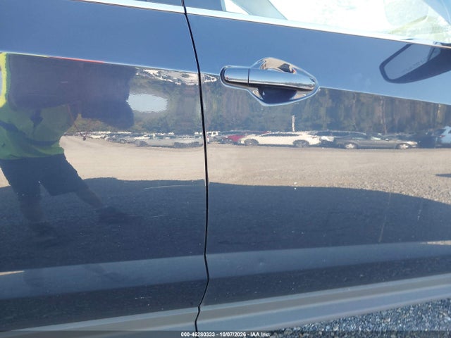 Auction sale of the 2017 Chevrolet Equinox Lt, vin: 2GNALCEK7H1548785, lot number: 46280333