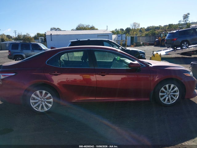 46280342 :رقم المزاد ، 4T1C11AKXLU972181 vin ، 2020 Toyota Camry Le مزاد بيع