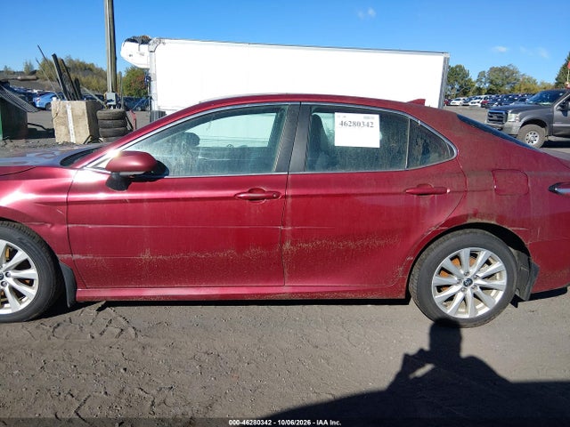 46280342 :رقم المزاد ، 4T1C11AKXLU972181 vin ، 2020 Toyota Camry Le مزاد بيع