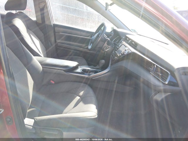 46280342 :رقم المزاد ، 4T1C11AKXLU972181 vin ، 2020 Toyota Camry Le مزاد بيع