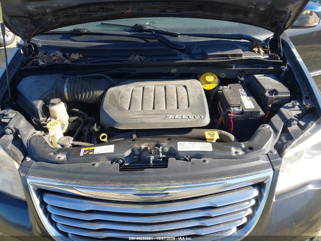 46280561 :رقم المزاد ، 2C4RC1GG4FR742343 vin ، 2015 Chrysler Town & Country Limited Platinum مزاد بيع