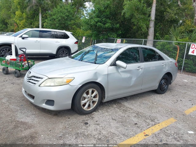 2010 Toyota Camry Le მანქანა იყიდება აუქციონზე, vin: 4T1BF3EK7AU041184, აუქციონის ნომერი: 46280569