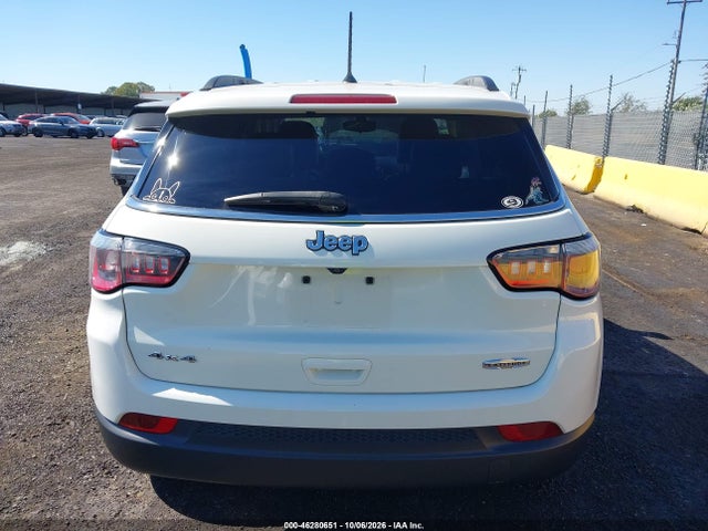 Jeep Compass Latitude 4x4 2018 3C4NJDBB7JT152936 Image 16