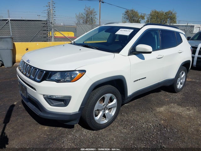Jeep Compass Latitude 4x4 2018 3C4NJDBB7JT152936 Image 2