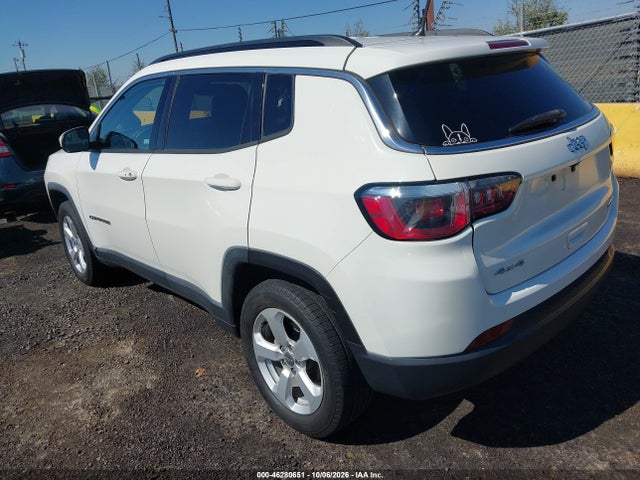 Jeep Compass Latitude 4x4 2018 3C4NJDBB7JT152936 Image 3