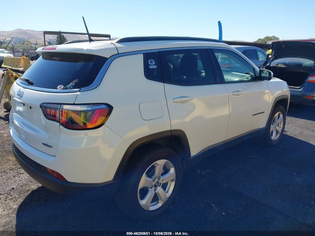 Jeep Compass Latitude 4x4 2018 3C4NJDBB7JT152936 Image 4
