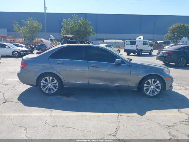 2012 Mercedes-benz C 250 Luxury მანქანა იყიდება აუქციონზე, vin: WDDGF4HB8CR220180, აუქციონის ნომერი: 46280689