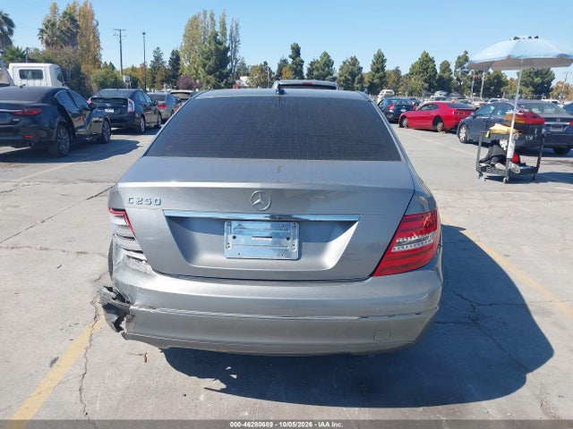 2012 Mercedes-benz C 250 Luxury მანქანა იყიდება აუქციონზე, vin: WDDGF4HB8CR220180, აუქციონის ნომერი: 46280689