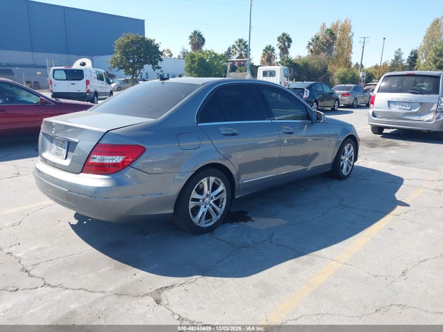 2012 Mercedes-benz C 250 Luxury მანქანა იყიდება აუქციონზე, vin: WDDGF4HB8CR220180, აუქციონის ნომერი: 46280689
