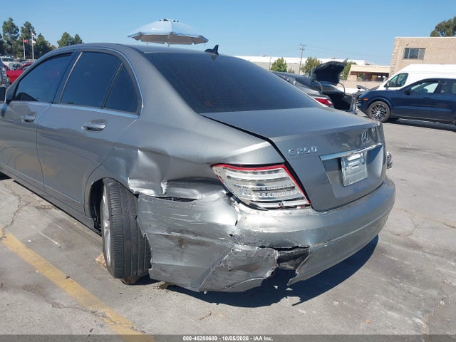 2012 Mercedes-benz C 250 Luxury მანქანა იყიდება აუქციონზე, vin: WDDGF4HB8CR220180, აუქციონის ნომერი: 46280689