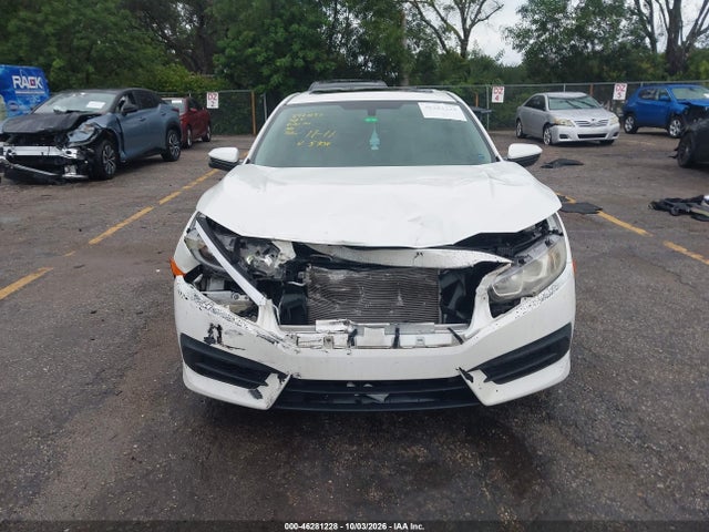Продажа на аукционе авто 2018 Honda Civic Ex, vin: 19XFC2F75JE035708, номер лота: 46281228
