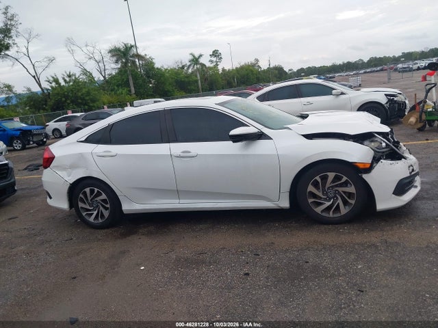 Продажа на аукционе авто 2018 Honda Civic Ex, vin: 19XFC2F75JE035708, номер лота: 46281228