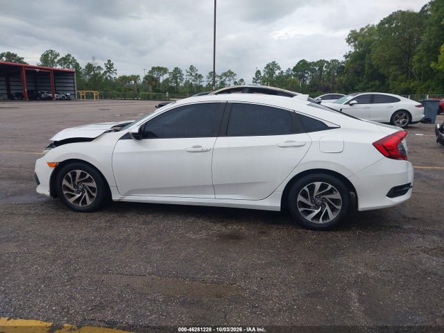 Продажа на аукционе авто 2018 Honda Civic Ex, vin: 19XFC2F75JE035708, номер лота: 46281228