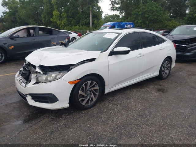 Продажа на аукционе авто 2018 Honda Civic Ex, vin: 19XFC2F75JE035708, номер лота: 46281228