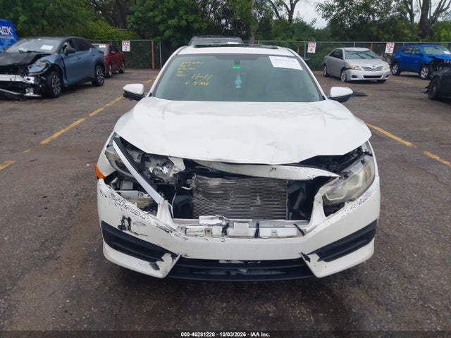 Продажа на аукционе авто 2018 Honda Civic Ex, vin: 19XFC2F75JE035708, номер лота: 46281228