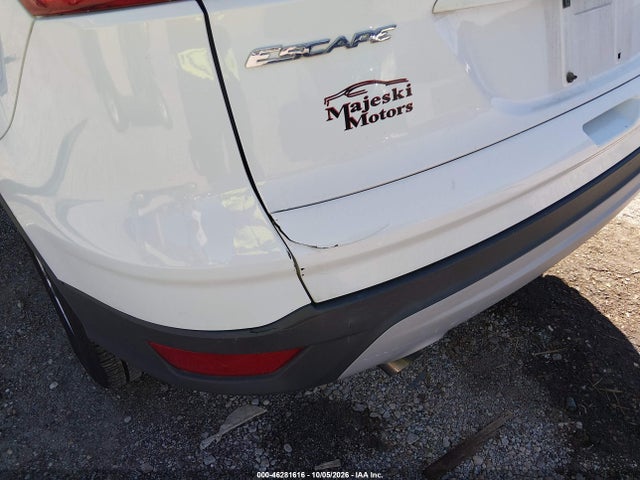 1FMCU9GX4FUA82921 Ford ESCAPE SE