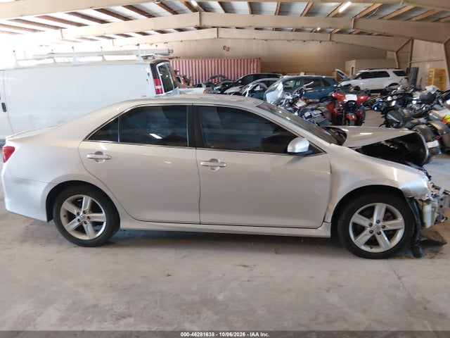 46281638 :رقم المزاد ، 4T1BF1FK1EU398451 vin ، 2014 Toyota Camry Se مزاد بيع