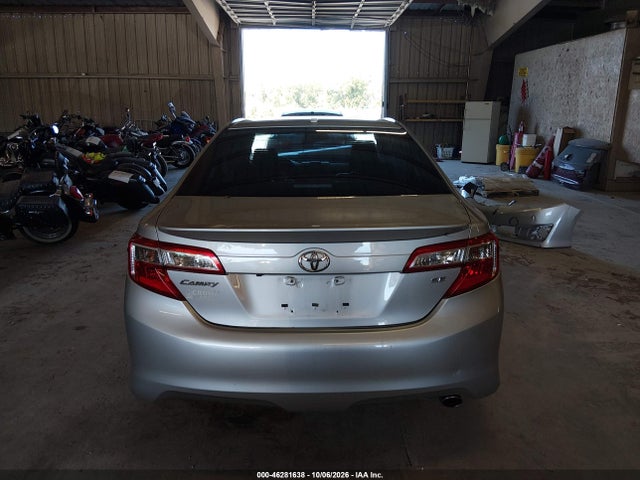 46281638 :رقم المزاد ، 4T1BF1FK1EU398451 vin ، 2014 Toyota Camry Se مزاد بيع