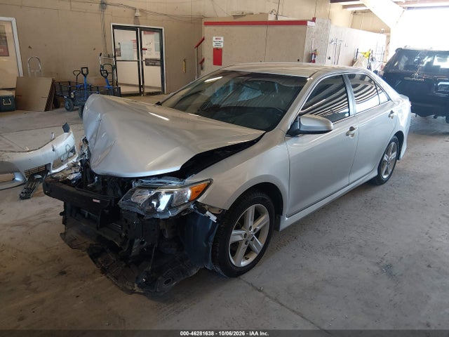 46281638 :رقم المزاد ، 4T1BF1FK1EU398451 vin ، 2014 Toyota Camry Se مزاد بيع