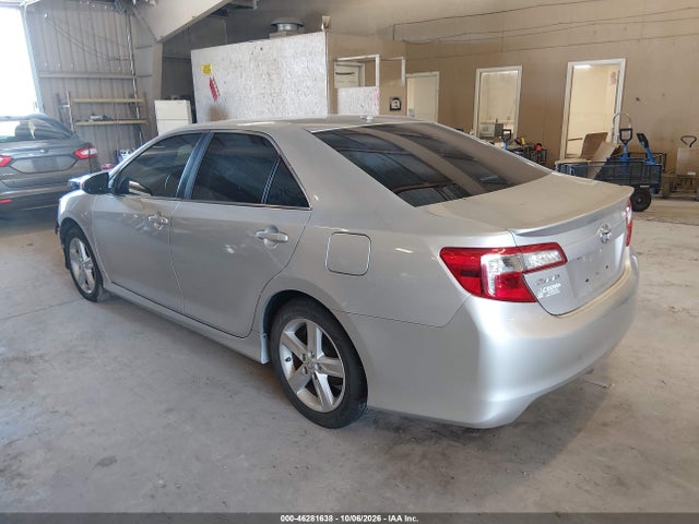 46281638 :رقم المزاد ، 4T1BF1FK1EU398451 vin ، 2014 Toyota Camry Se مزاد بيع