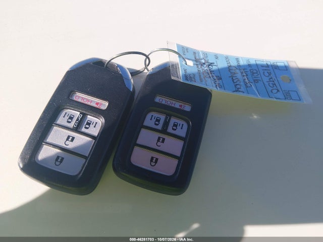 46281703 :رقم المزاد ، 5FNRL5H3XGB080381 vin ، 2016 Honda Odyssey Se مزاد بيع