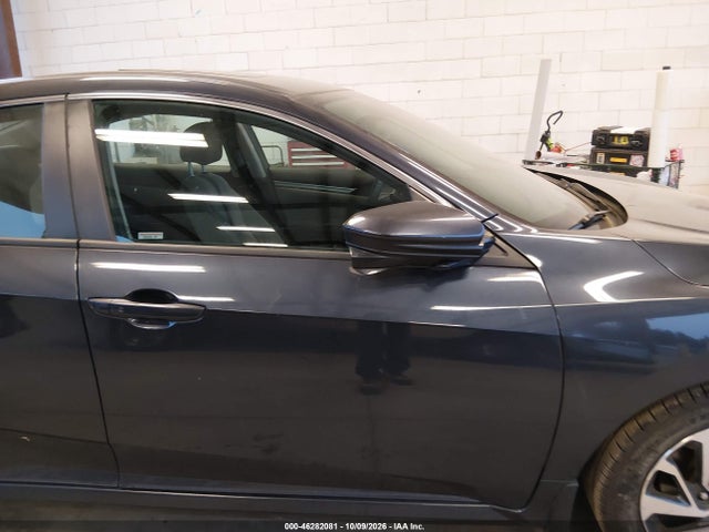 Продажа на аукционе авто 2018 Honda Civic Ex, vin: 2HGFC2F81JH504727, номер лота: 46282081